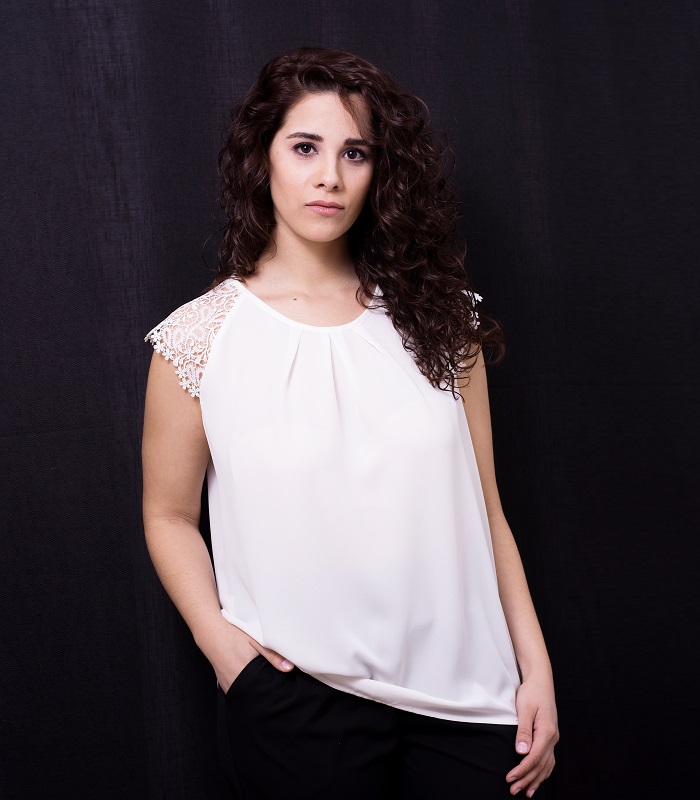 blusa blanca encaje en hombros